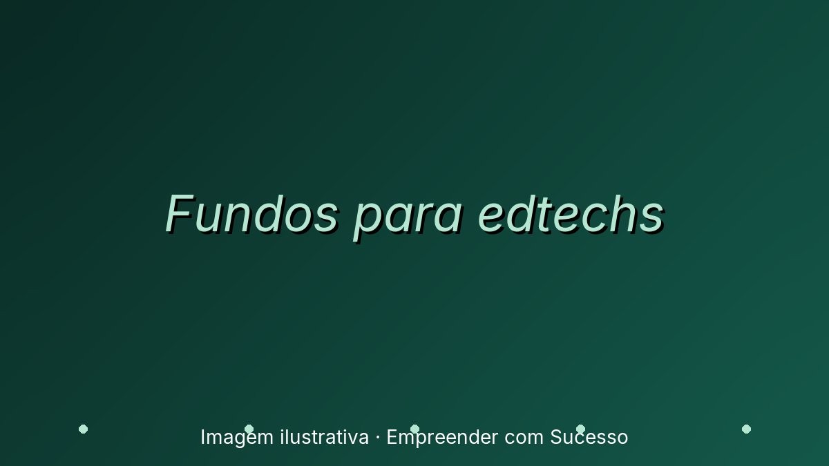 Estudantes em sala de aula com livros e notebooks